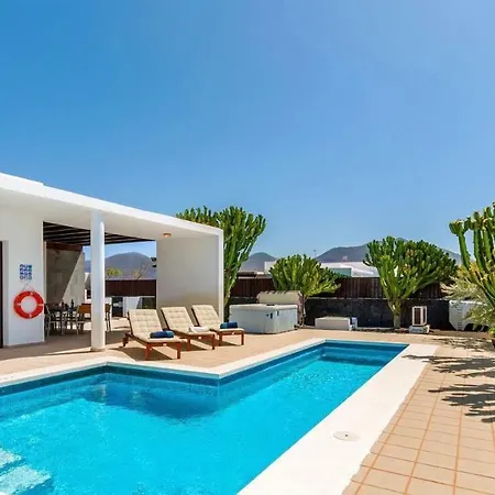 Jacks Place Playablanca Pool